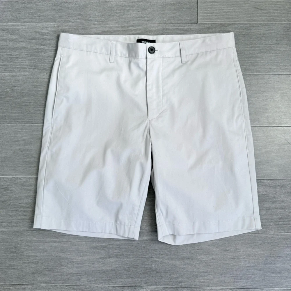 Theory Zaine Atlas Twill Shorts Men's 32 Light Beige Flat Front Performance